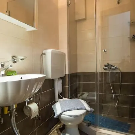 Modern, Stylish Maisonette
