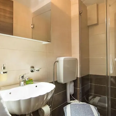 Apartment Modern, Stylish Maisonette *