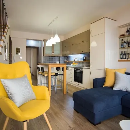 Modern, Stylish Maisonette