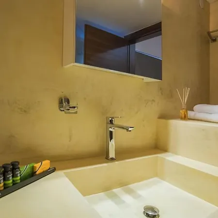 Modern, Stylish Maisonette Apartment Itea