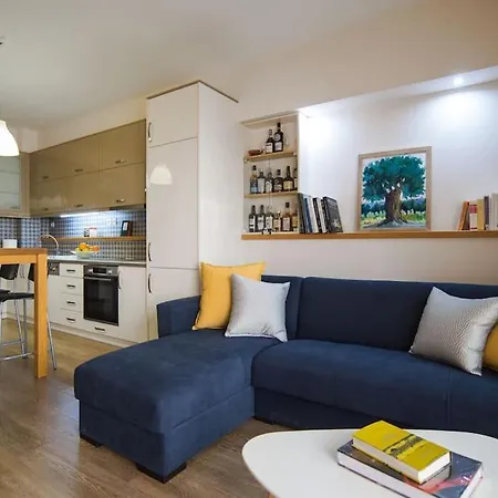 Modern, Stylish Maisonette *