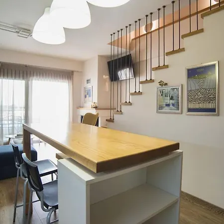 Modern, Stylish Maisonette * Itea